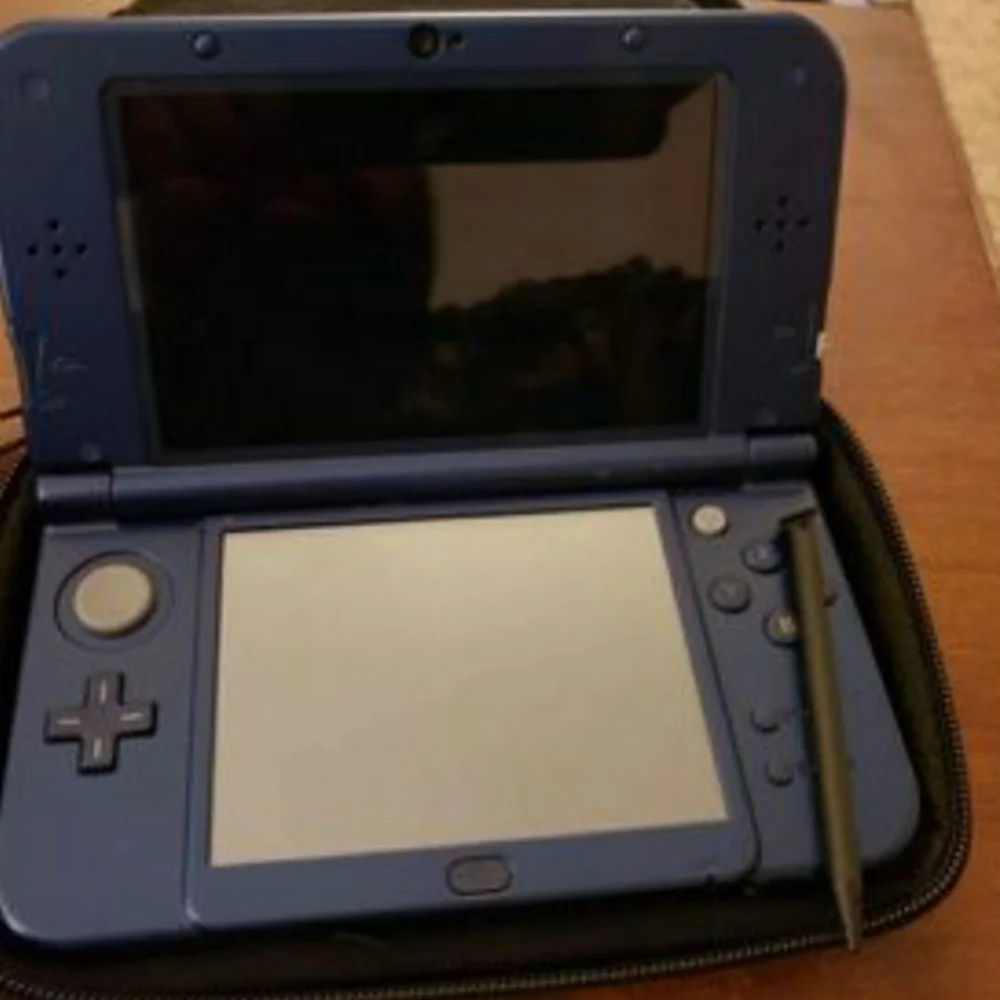 Nintendo 3ds xl galaxy style slightly used - Picture 1 of 4